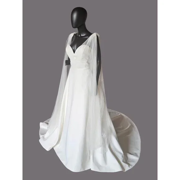 NWOT Ivory Plunge V-Neck Tulle Arm Detail Wedding Gown - Amy & Eve - Picture 5 of 12